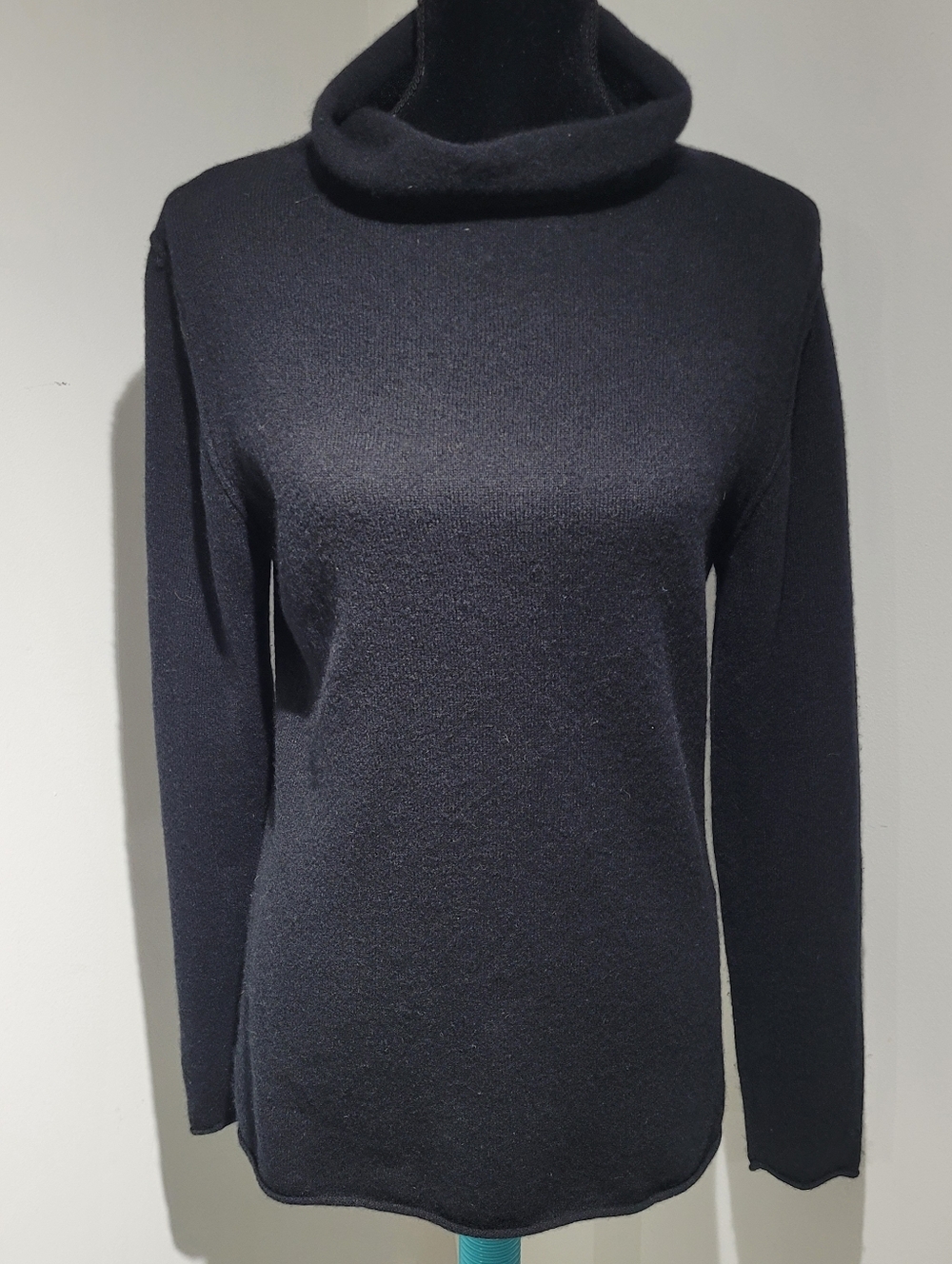 Old Navy Women's Vintage 100% Cashmere Turtleneck Sweater Large Black Luxe